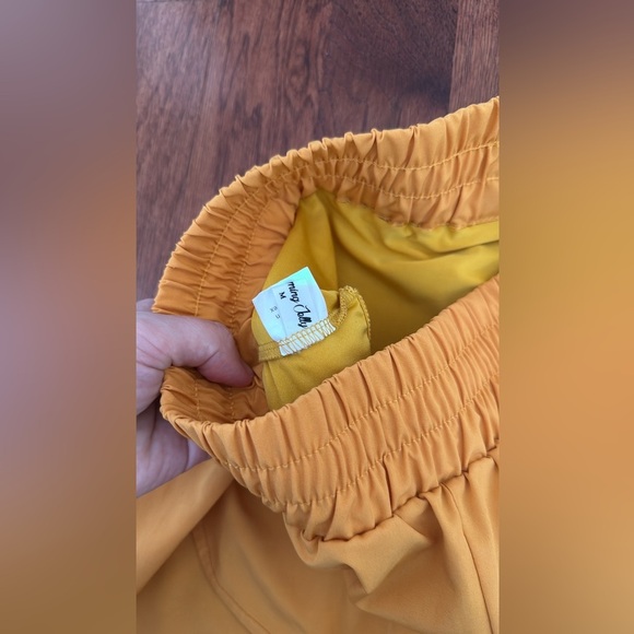 β¨ Blooming Jelly Yellow Athletic Running Shorts with Phone Pocket β Size Mediumβ¨ - Picture 4 of 4